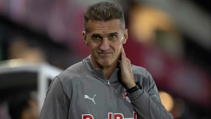 Mancini durante confronto contra o Vitória no Campeonato Brasileiro de 2025.