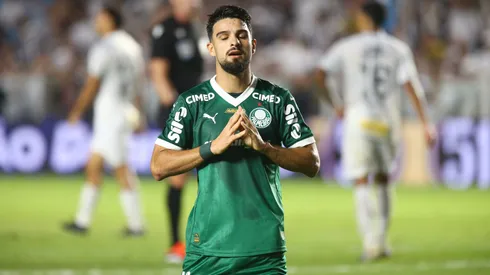 Flaco Lopez jogador do Palmeiras lamenta durante partida contra o Santos no estadio Vila Belmiro pelo campeonato Brasileiro A 2025. Foto: Mauricio De Souza/AGIF