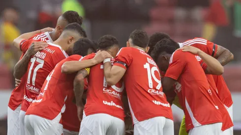 Jogadores do Internacional posam para foto antes na partida contra Gremio no estadio Beira-Rio pelo campeonato Brasileiro A 2025. Foto: Liamara Polli/AGIF