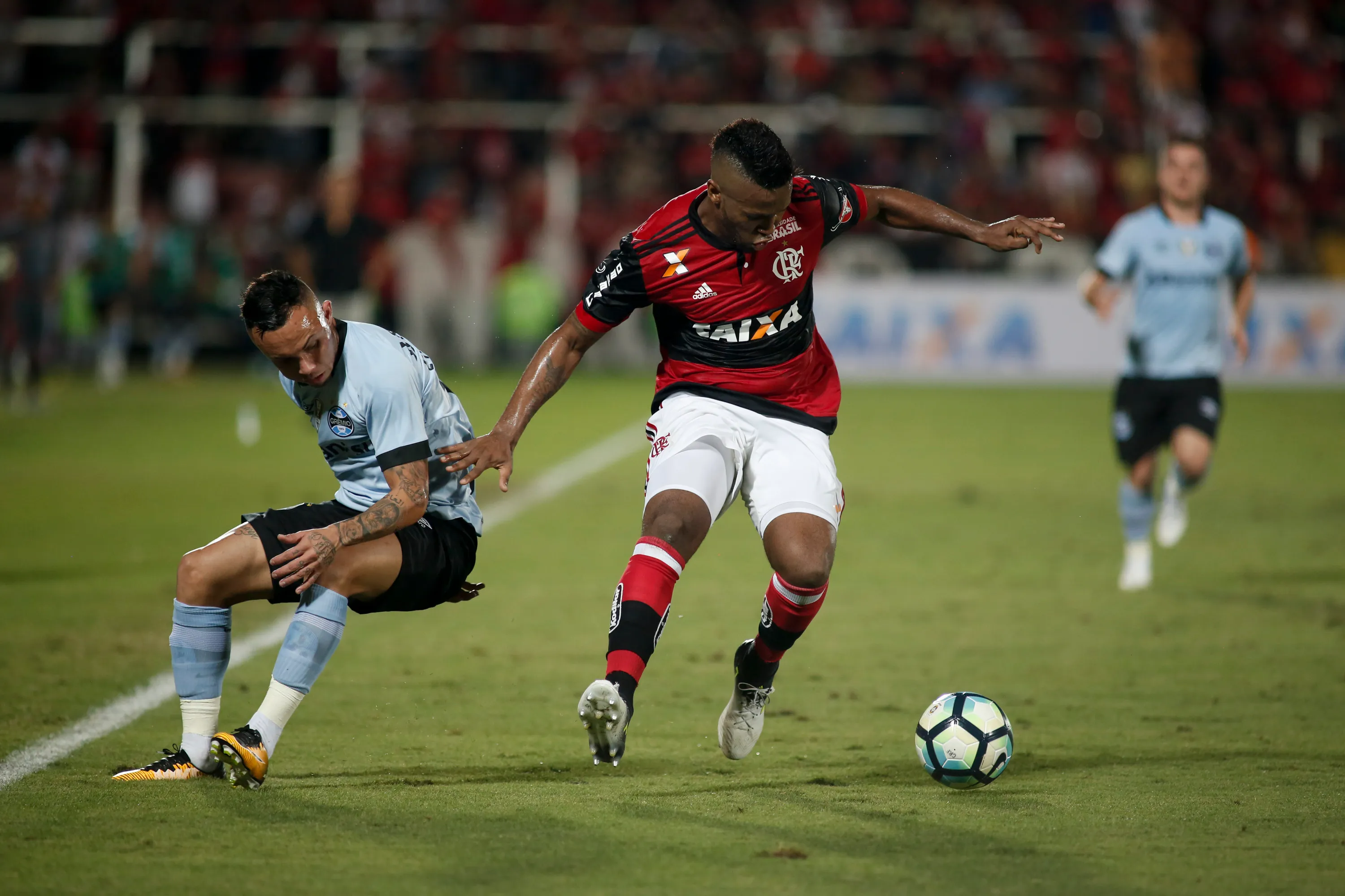 Rafael Vaz em partida contra o Grêmio pelo Campeonato Brasileiro de 2017. Foto: Luciano Belford/AGIF