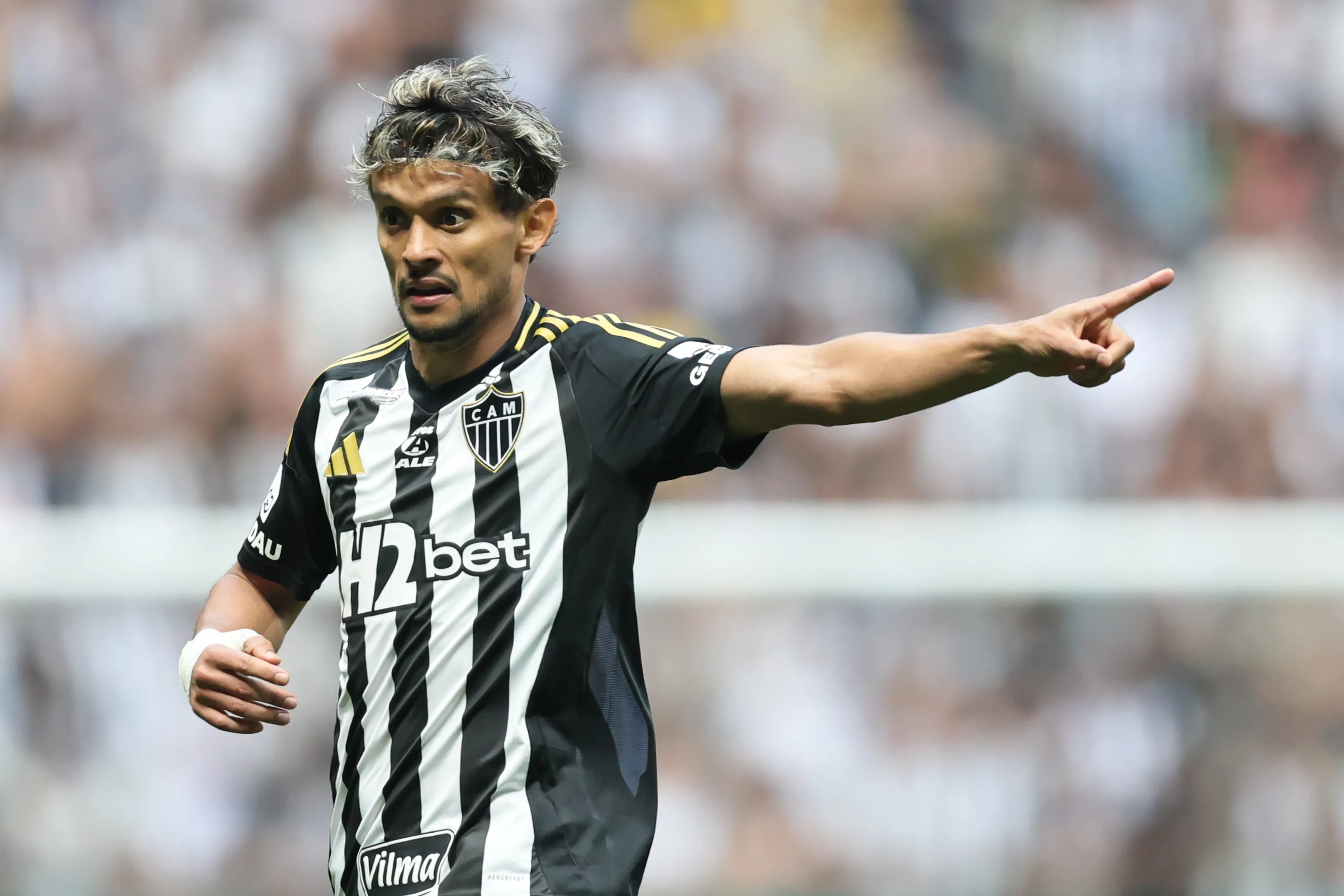 MG – BELO HORIZONTE – 14/09/2025 – BRASILEIRO A 2025, ATLETICO-MG X SANTOS – Gustavo Scarpa jogador do Atletico-MG durante partida contra o Santos no estadio Arena MRV pelo campeonato Brasileiro A 2025. Foto: Gilson Lobo/AGIF