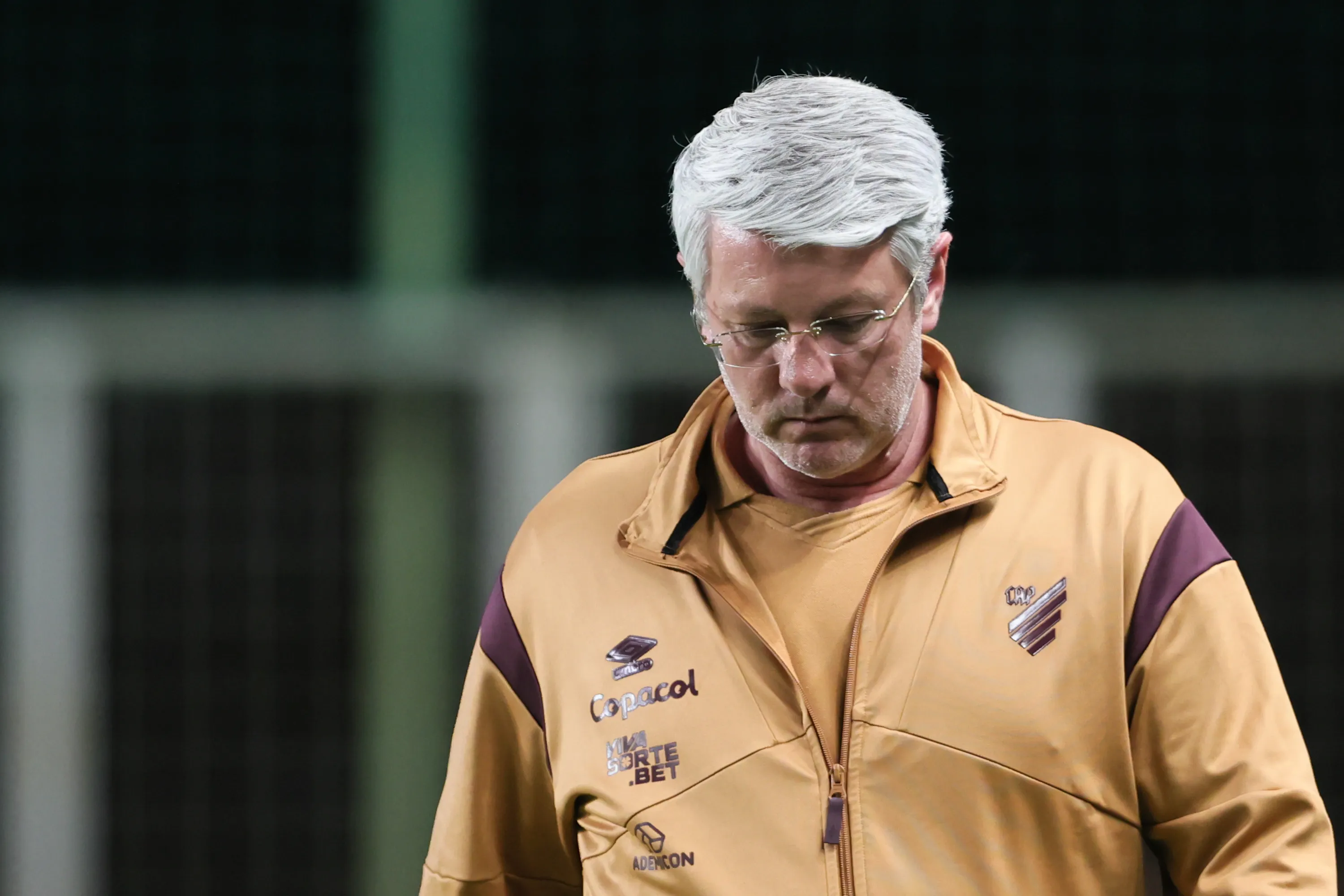 Colombiano está fora dos planos de Odair Hellmann no Athletico-PR. Foto: Gilson Lobo/AGIF