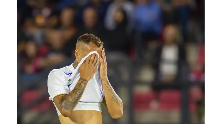 Breno Lopes jogador do Fortaleza lamenta durante partida contra o Bragantino no estadio Cicero De Souza Marques pelo campeonato Brasileiro A 2025. Foto: Anderson Romao/AGIF