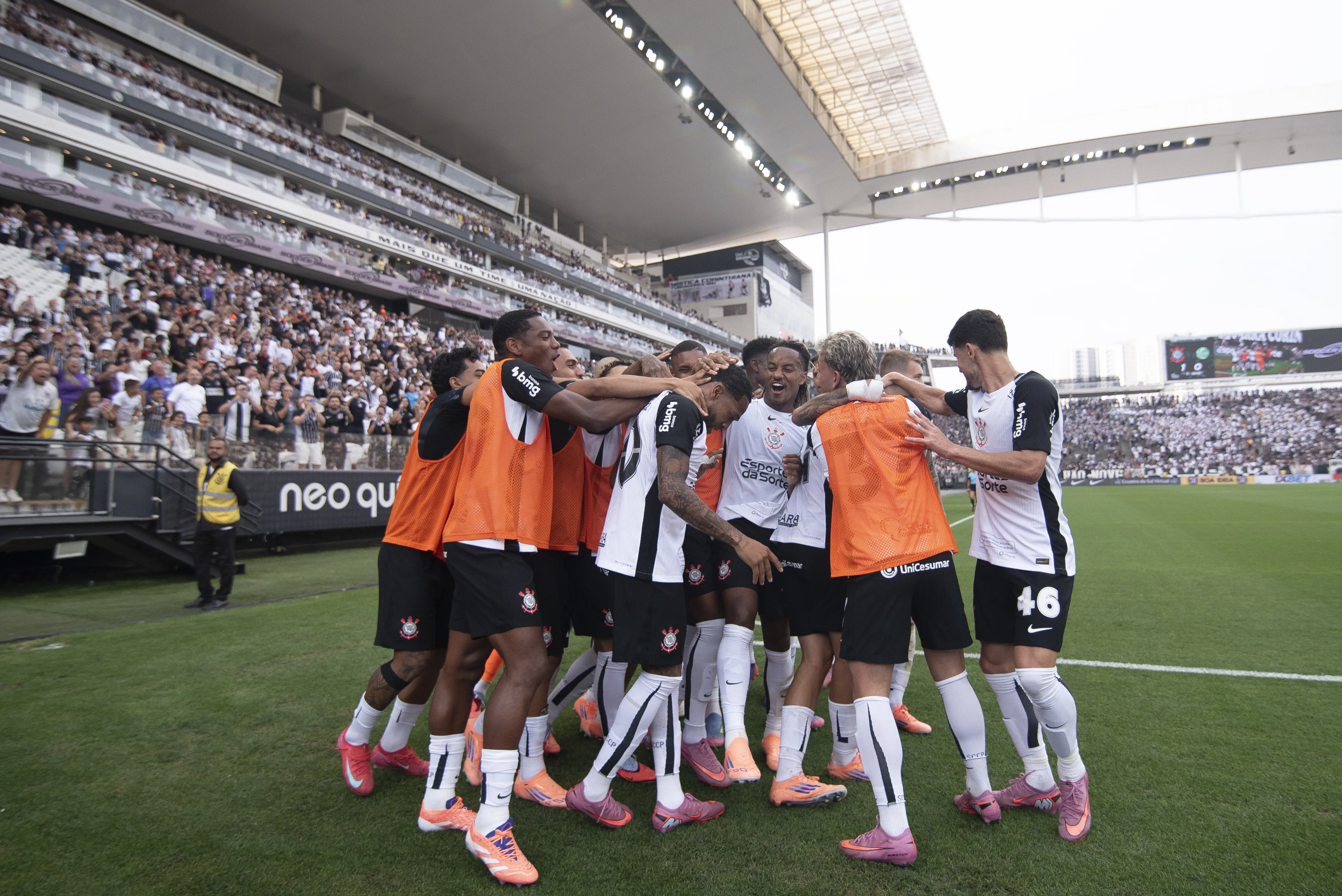 Corinthians comemora seu gol no empate contra o Juventude. Foto: Anderson Romao/AGIF