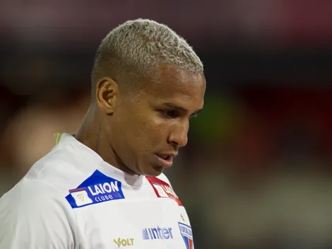 Torcida do Flamengo debocha de rebaixamento de Deyverson no Fortaleza