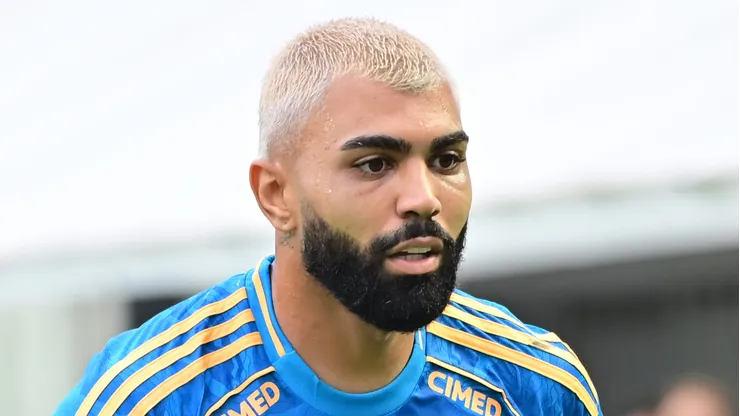 Gabigol jogador do Cruzeiro durante partida contra o Santos no estadio Vila Belmiro pelo campeonato Brasileiro A 2025. Foto: Jota Erre/AGIF