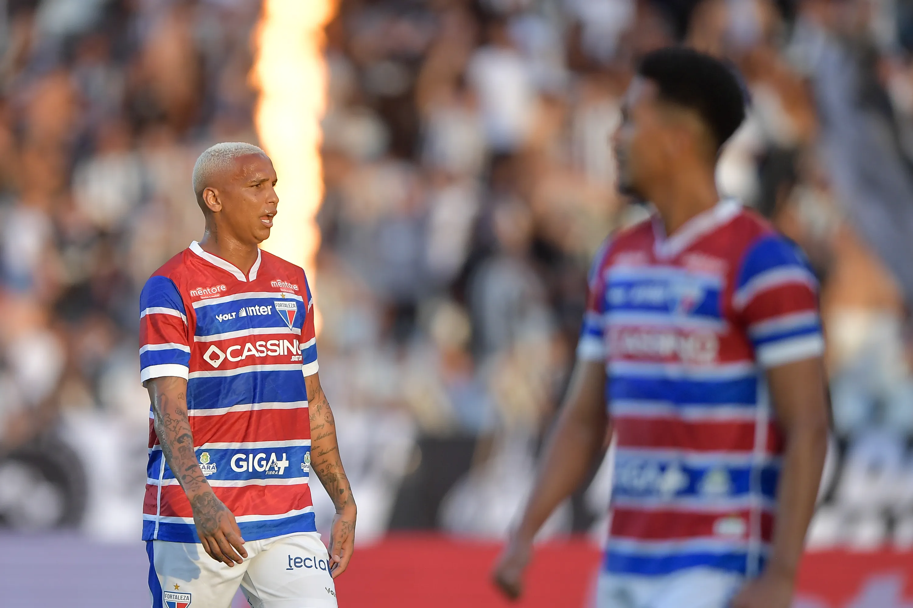 Deyverson, jogador do Fortaleza, durante partida contra o Botafogo no Nílton Santos pelo campeonato Brasileiro  2025. Foto: Thiago Ribeiro/AGIF
