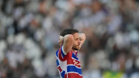 Lucas Sasha em Botafogo x Fortaleza pelo Brasileirão 2025. Foto: Thiago Ribeiro/AGIF