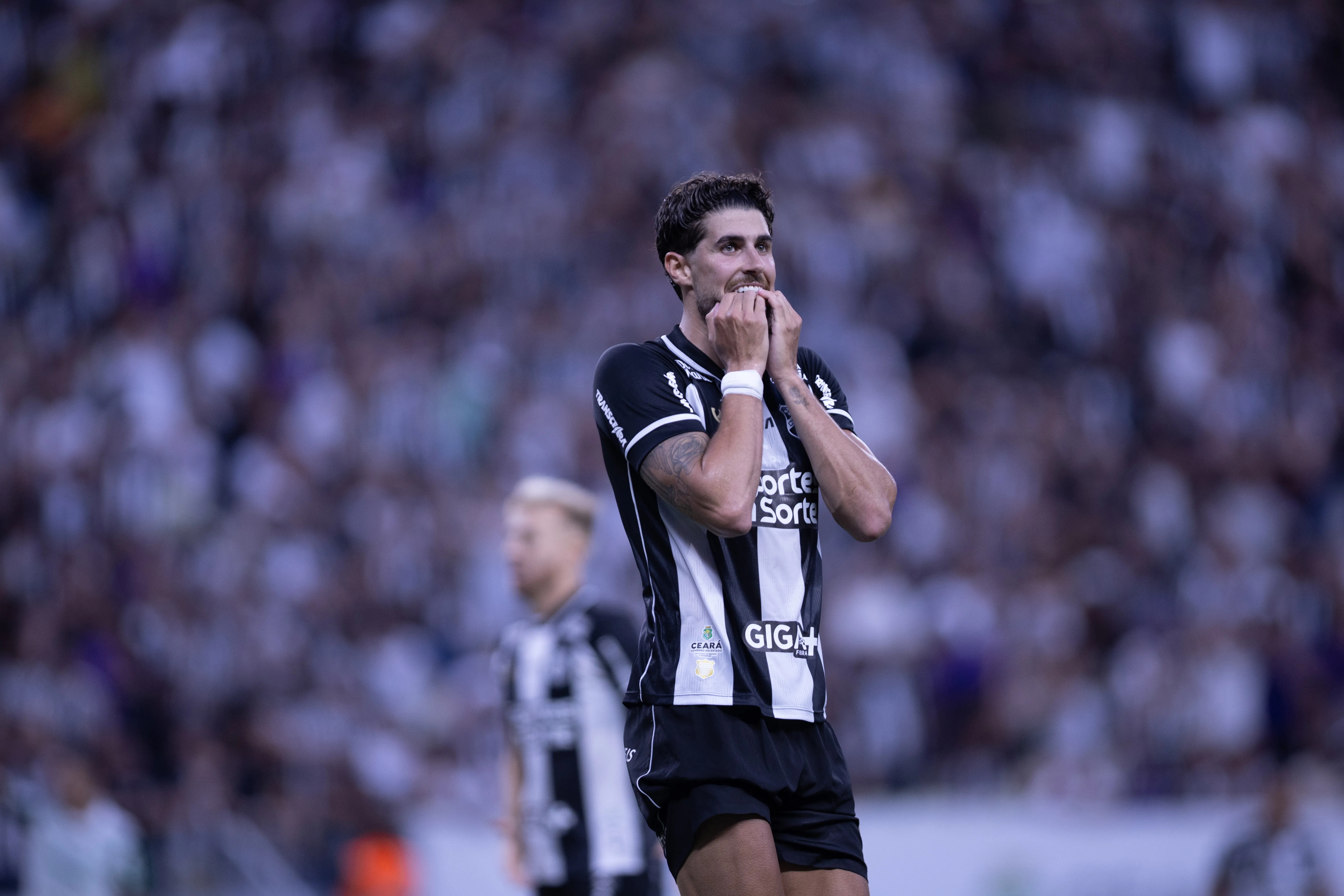 pedro Raul  jogador do Ceara lamenta durante partida contra o Palmeiras no estadio Arena Castelao pelo campeonato Brasileiro A 2025. Foto: Baggio Rodrigues/AGIF