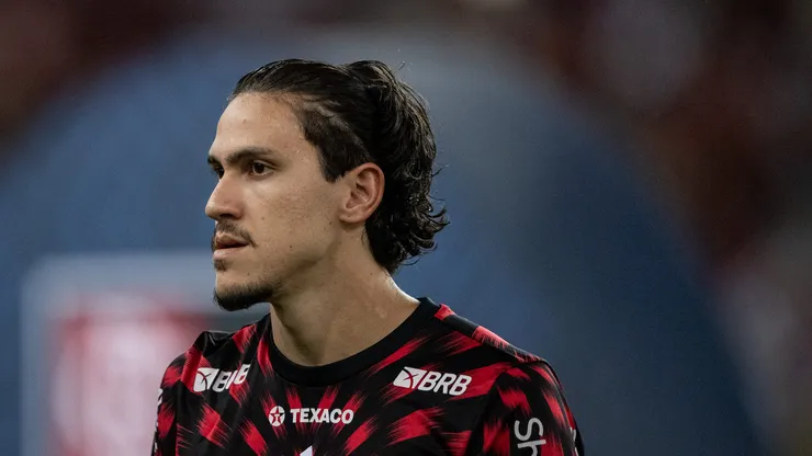Pedro jogador do Flamengo durante aquecimento antes da partida contra o Vasco no estadio Maracana pelo campeonato Brasileiro A 2025.