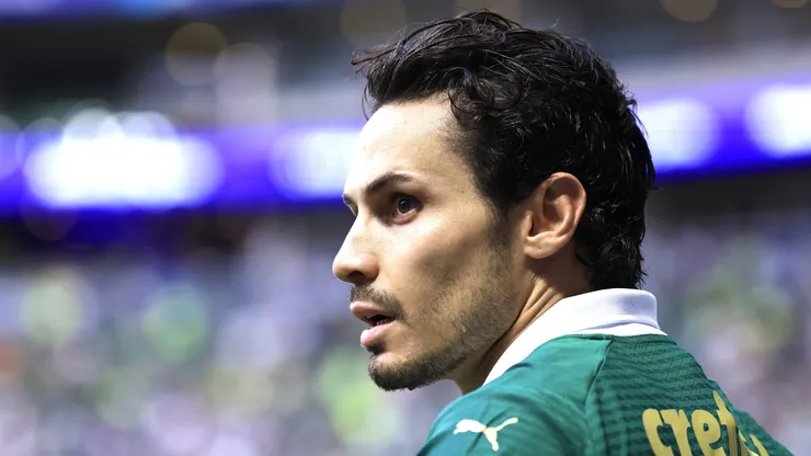 Raphael Veiga jogador do Palmeiras durante partida contra o Fortaleza no estadio Arena Allianz Parque pelo campeonato Brasileiro A 2024.