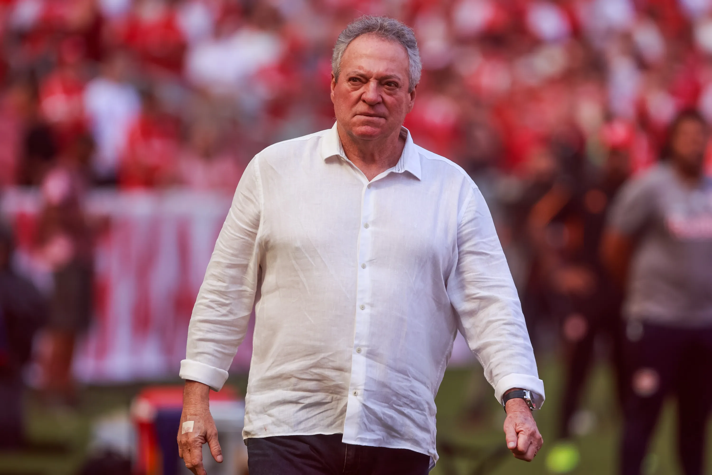 Abel Braga durante partida contra o Bragantino no Campeonato Brasileiro de 2025. Foto: Luiz Erbes/AGIF