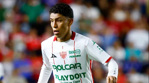 Johan Rojas durante confronto entre Necaxa e Juárez no Campeonato Mexicano de 2025.