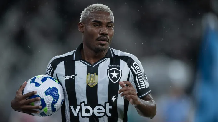 RJ - RIO DE JANEIRO - 18/11/2025 - BRASILEIRO A 2025, BOTAFOGO X SPORT - Cuiabano jogador do Botafogo durante partida contra o Sport no estadio Engenhao pelo campeonato Brasileiro A 2025. Foto: Jorge Rodrigues/AGIF