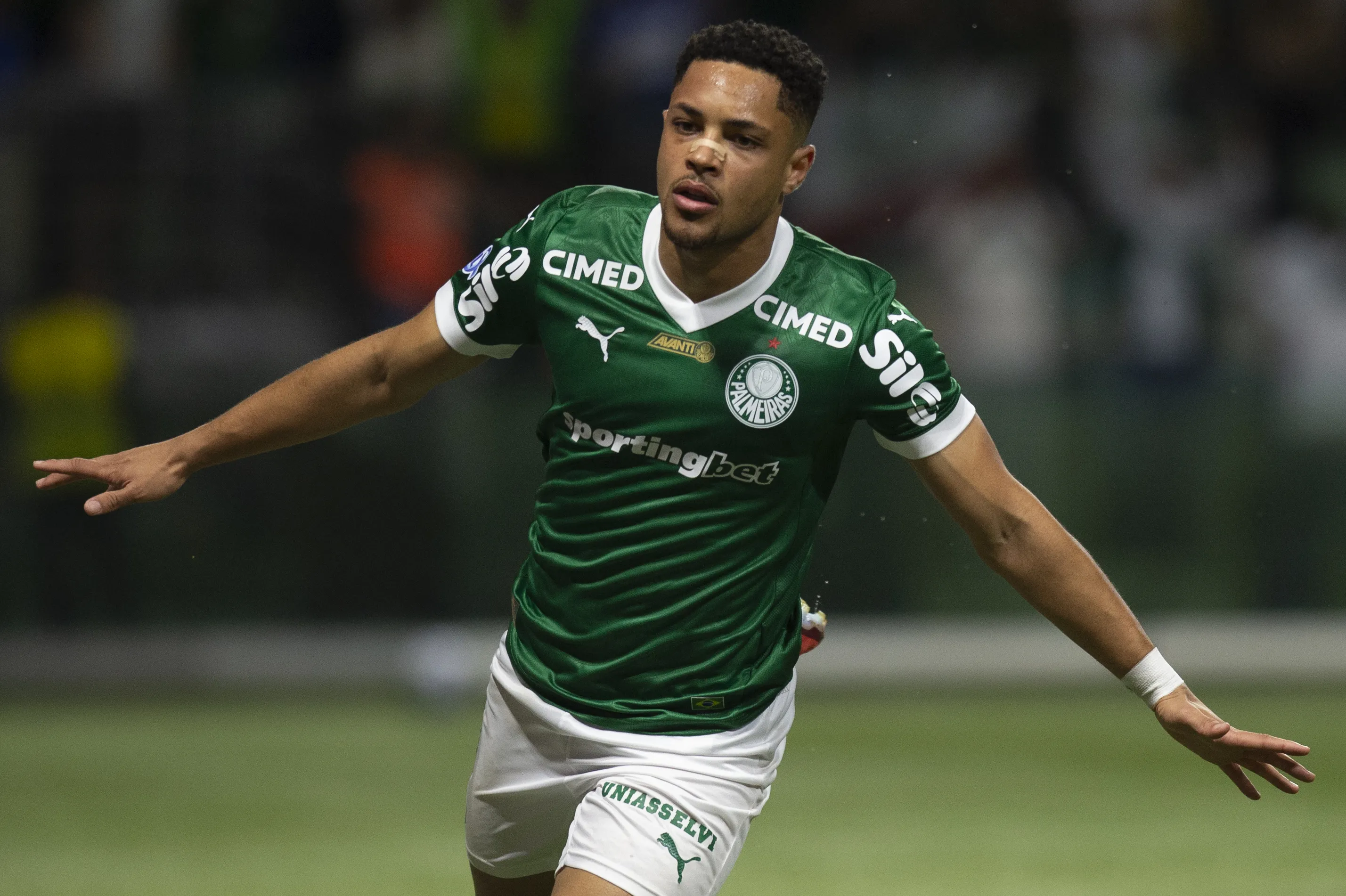 Vitor Roque comemorando gol pelo Palmeiras – Foto: Anderson Romão/AGIF