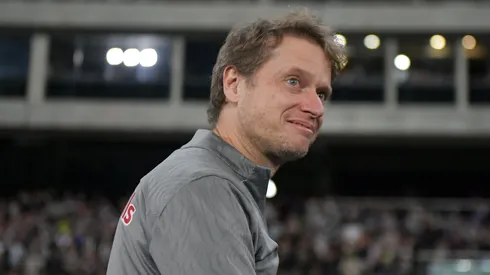 Fernando Seabra tecnico do Botafogo durante partida contra o Bragantino no estadio Engenhao pelo campeonato Copa Do Brasil 2025. Foto: Thiago Ribeiro/AGIF