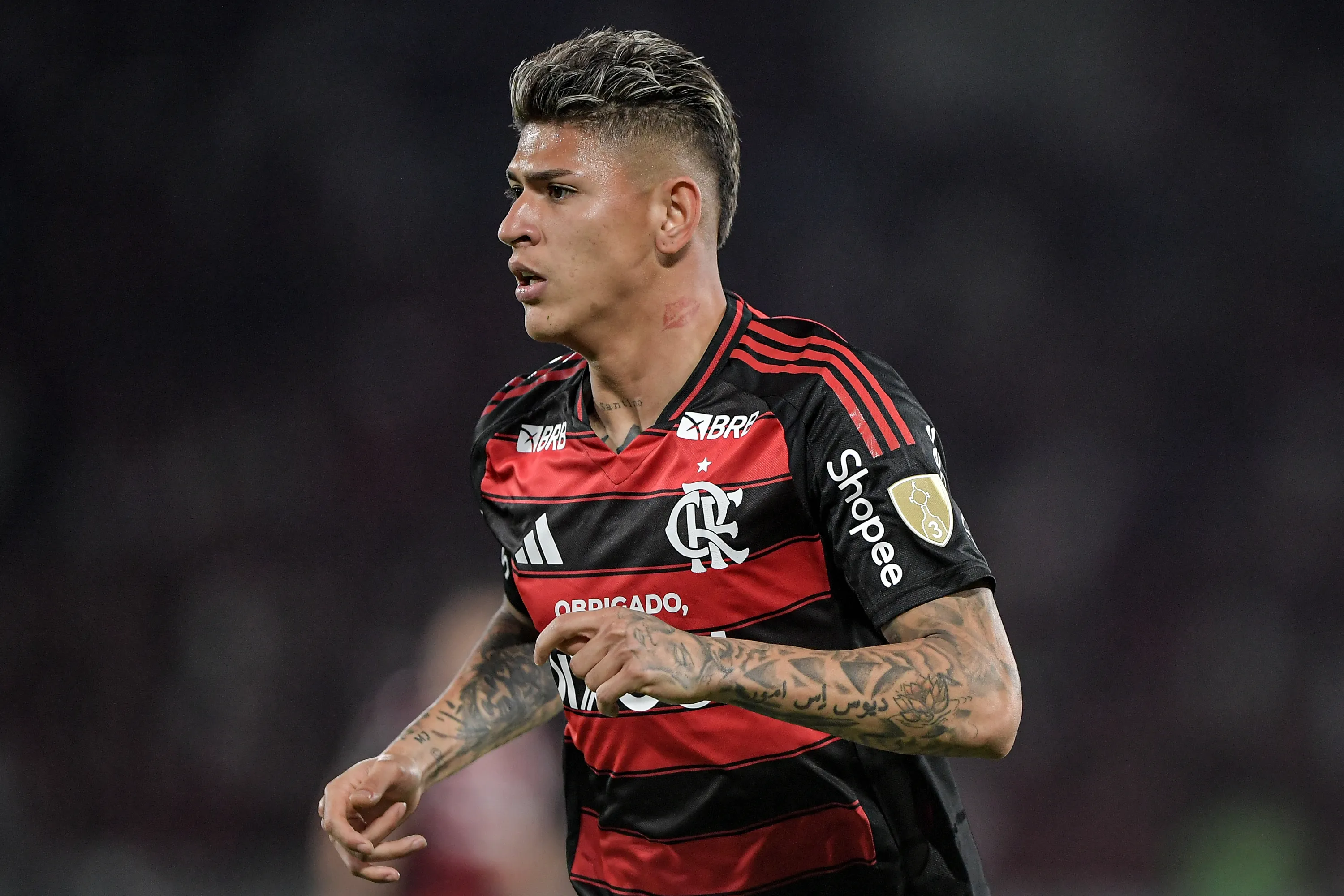 RJ – RIO DE JANEIRO – 13/08/2025 – COPA LIBERTADORES 2025, FLAMENGO X INTERNACIONAL – Carrascal jogador do Flamengo durante partida contra o Internacional no estadio Maracana pelo campeonato Copa Libertadores 2025. Foto: Thiago Ribeiro/AGIF