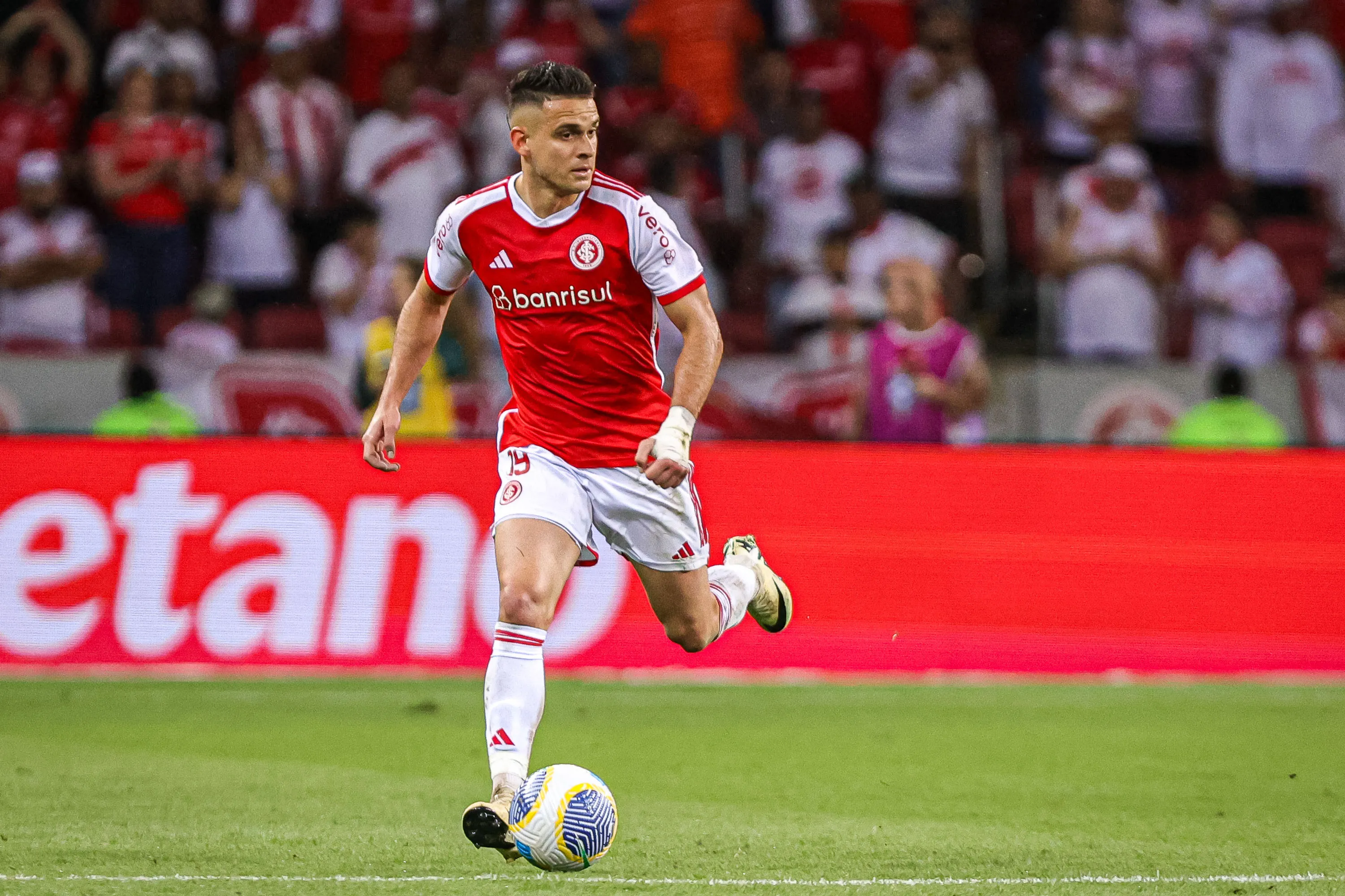 RS – PORTO ALEGRE – 08/11/2024 – BRASILEIRO A 2024, INTERNACIONAL X FLUMINENSE – Rafael Borre jogador do Internacional durante partida contra o Fluminense no estadio Beira-Rio pelo campeonato Brasileiro A 2024. Foto: Maxi Franzoi/AGIF