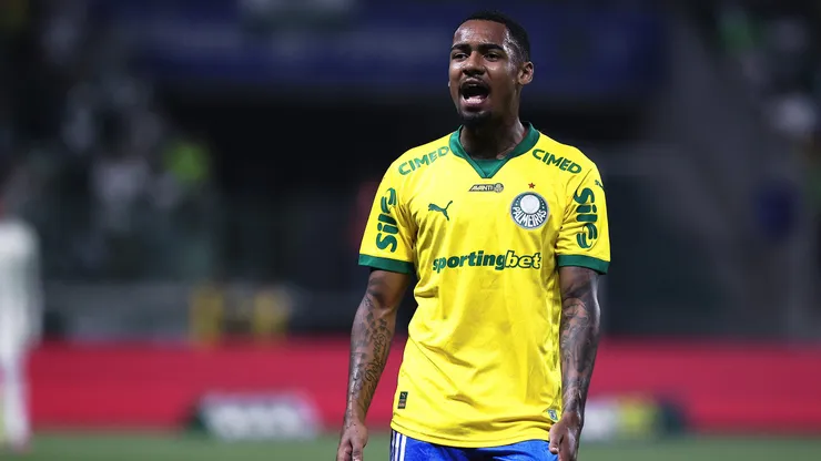 Allan jogador do Palmeiras durante partida contra o Fluminense no estadio Arena Allianz Parque pelo campeonato Brasileiro A 2025.