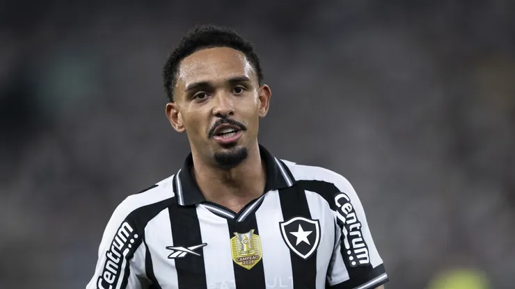 Vitinho pode deixar o Botafogo.
