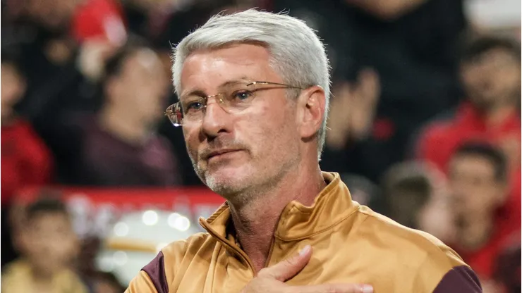 Odair Hellmann pode trocar o Athletico-PR pelo Internacional