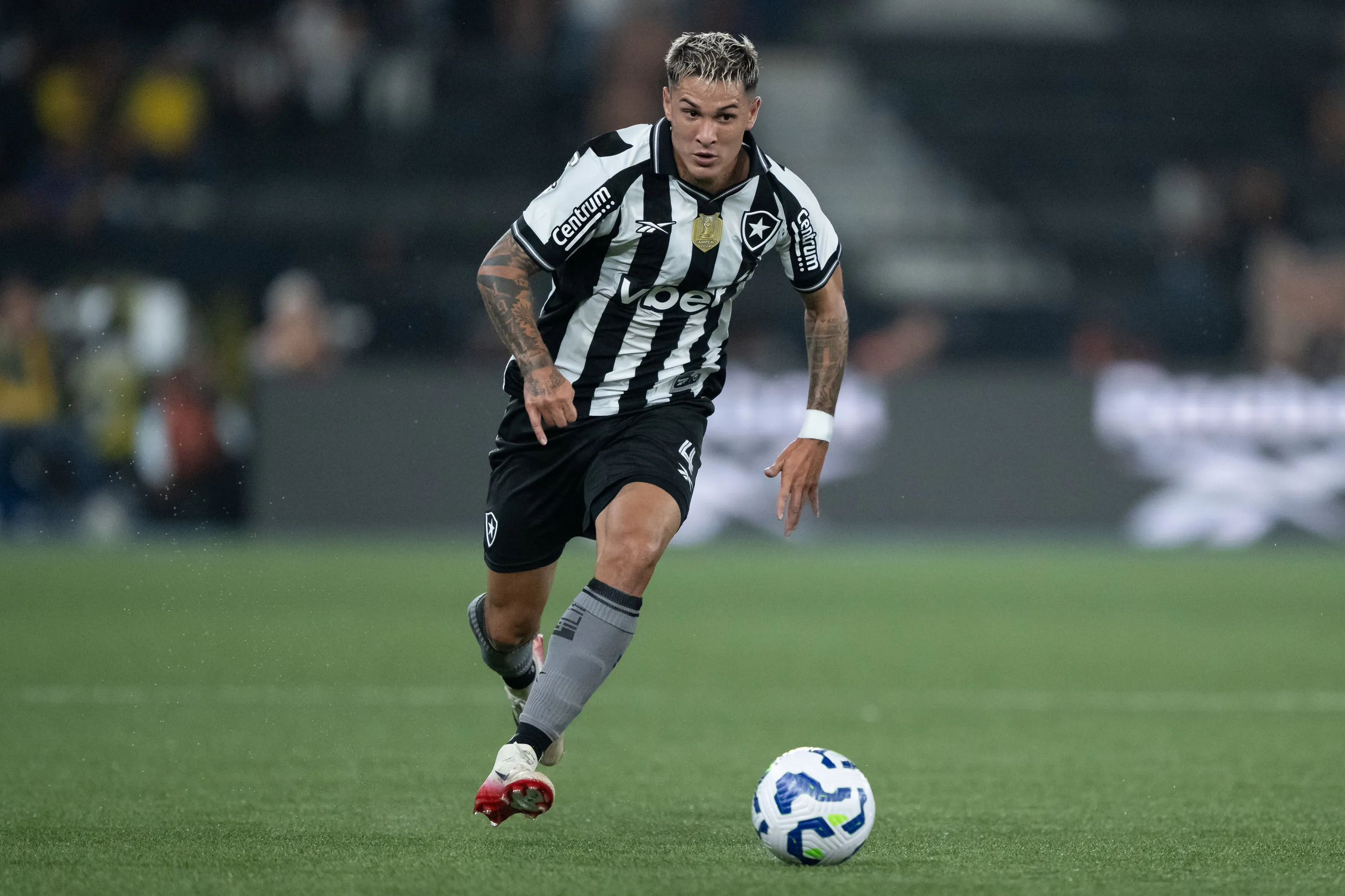 Mateo Ponte jogador do Botafogo durante partida contra o Palmeiras – Foto: Jorge Rodrigues/AGIF
