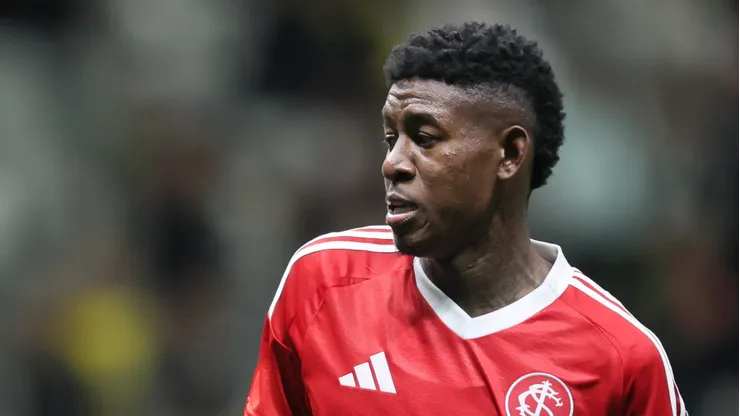 Vitao jogador do Internacional durante partida contra o Atletico-MG no estadio Arena MRV pelo campeonato Brasileiro A 2025. Foto: Gilson Lobo/AGIF
