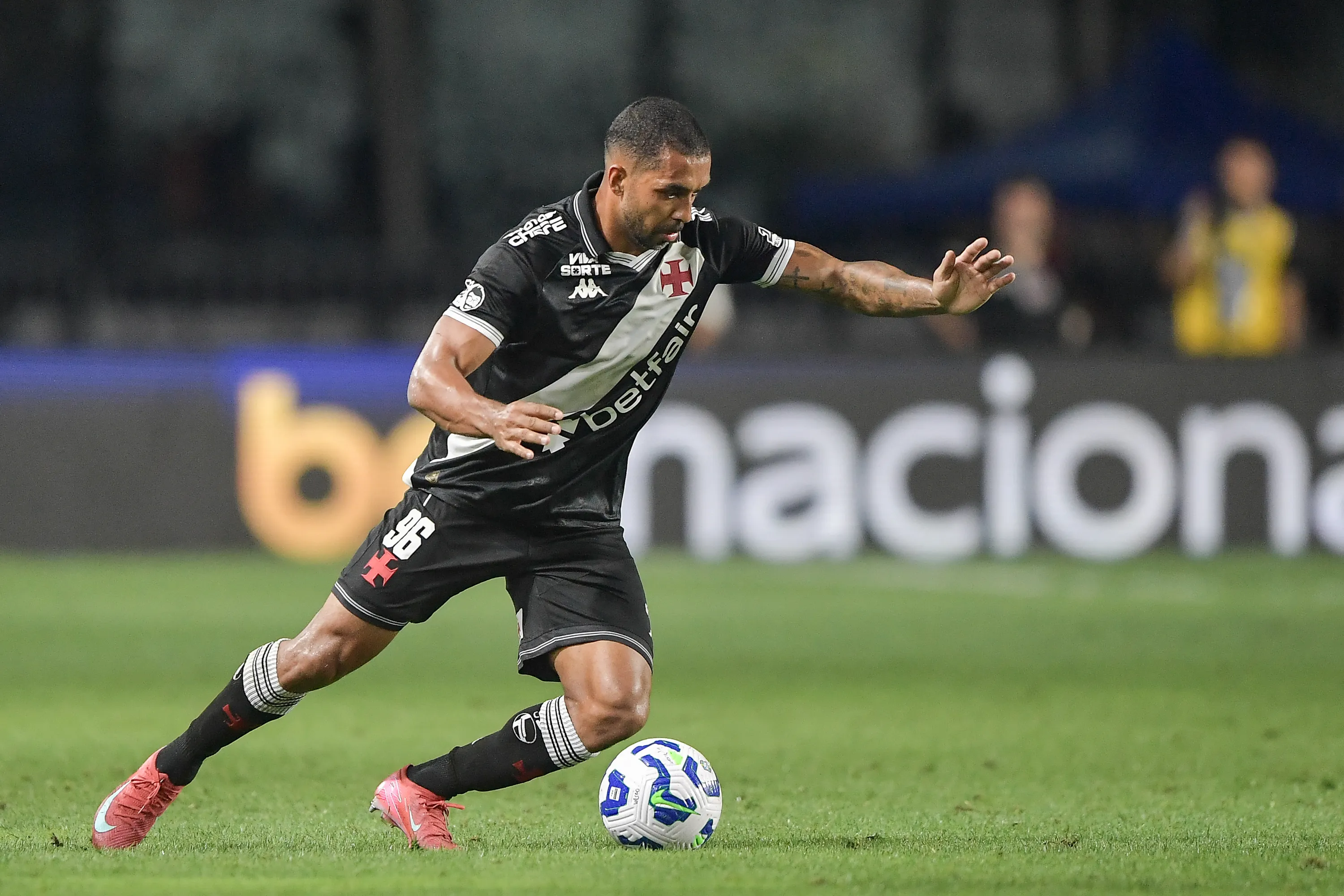 RJ – RIO DE JANEIRO – 02/11/2025 – BRASILEIRO A 2025, VASCO X SAO PAULO – Paulo Henrique jogador do Vasco durante partida contra o Sao Paulo no estadio Sao Januario pelo campeonato Brasileiro A 2025. Foto: Thiago Ribeiro/AGIF