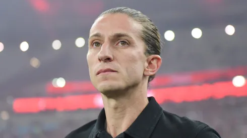 Filipe Luiz tecnico do Flamengo durante partida contra o Internacional no estadio Maracana pelo campeonato Brasileiro A 2025. Foto: Thiago Ribeiro/AGIF