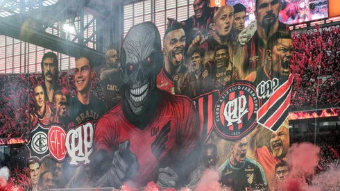 Torcida do Athletico-PR durante partida contra America-MG no estadio Arena da Baixada pelo campeonato Brasileiro B 2025. Foto: Robson Mafra/AGIF