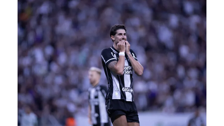 pedro Raul jogador do Ceara lamenta durante partida contra o Palmeiras no estadio Arena Castelao pelo campeonato Brasileiro A 2025. Foto: Baggio Rodrigues/AGIF