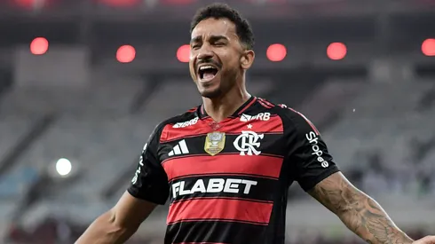 Danilo marcou o gol do título do Flamengo na final da Libertadores