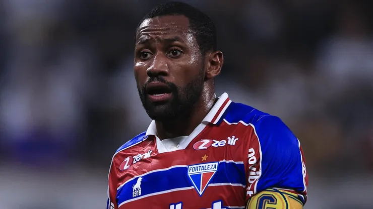 Coritiba está perto de acertar contratação de Tinga