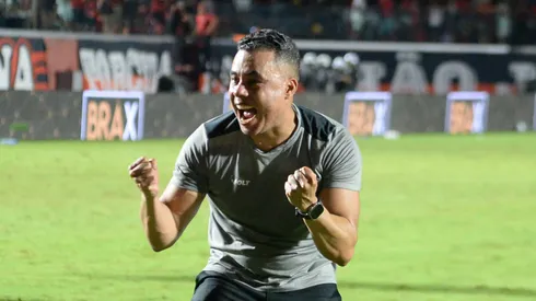 Jair Ventura tecnico do Vitoria durante partida contra o Sao Paulo no estadio Barradao pelo campeonato Brasileiro A 2025. Foto: Jhony Pinho/AGIF