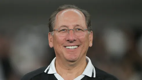 John Textor está buscando reforços para o Botafogo.