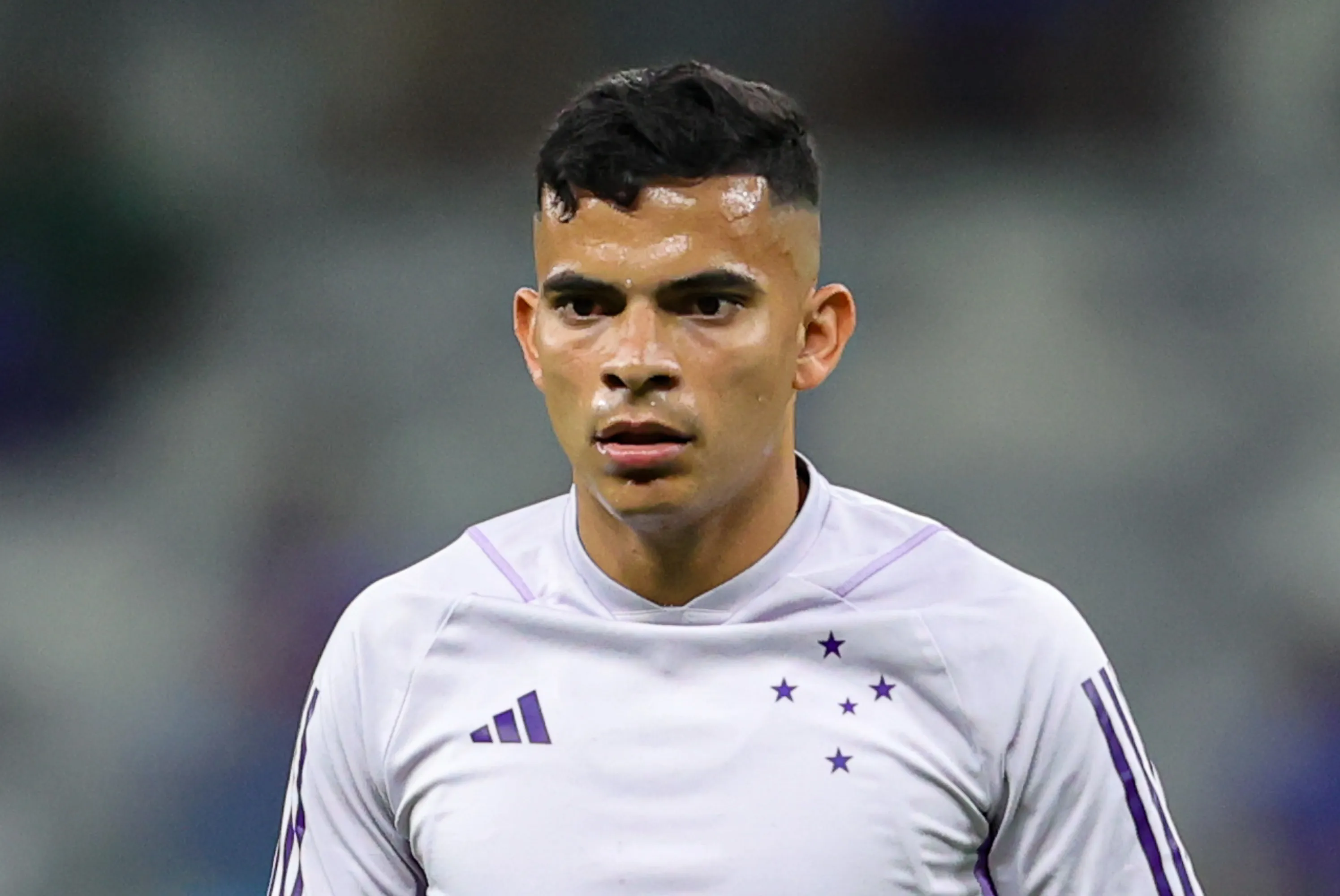MG – BELO HORIZONTE – 06/12/2023 – BRASILEIRO A 2023, CRUZEIRO X PALMEIRAS – Bruno Rodrigues jogador do Cruzeiro durante aquecimento antes da partida contra o Palmeiras no estadio Mineirao pelo campeonato Brasileiro A 2023. Foto: Gilson Lobo/AGIF