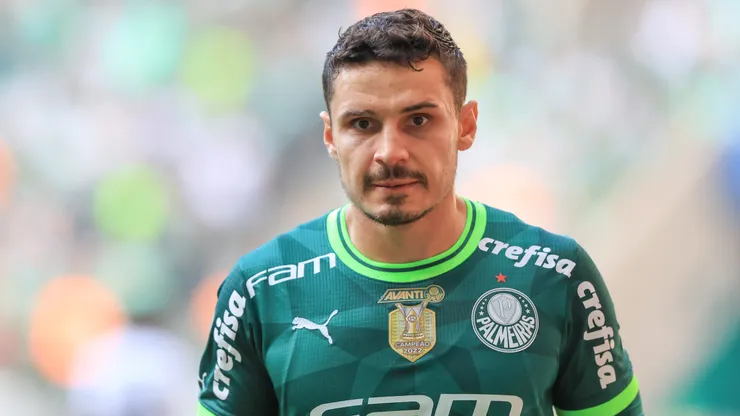 Raphael Veiga jogador do Palmeiras durante partida contra o Botafogo no estadio Arena Allianz Parque pelo campeonato BRASILEIRO A 2023.