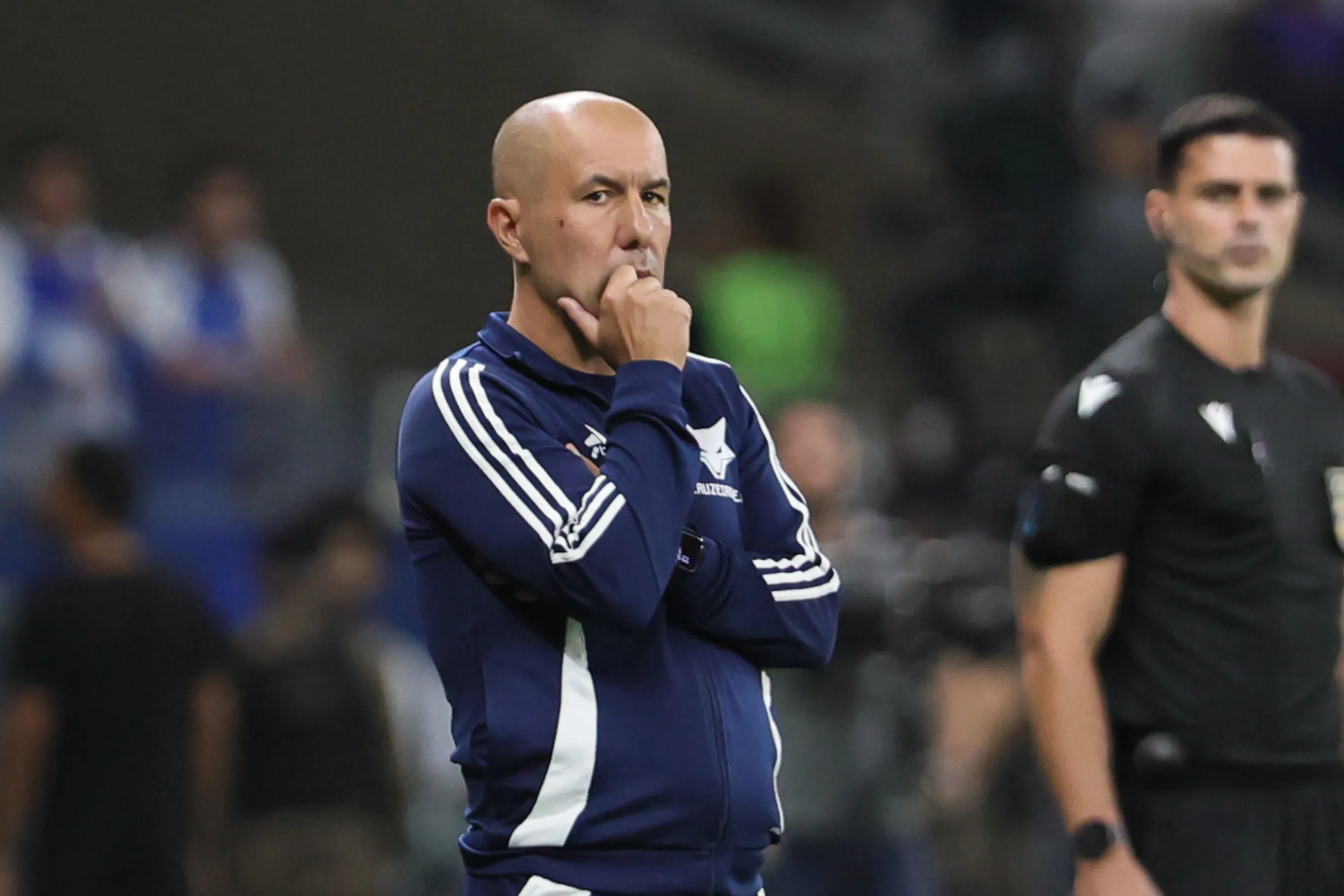 MG – BELO HORIZONTE – 10/12/2025 – COPA DO BRASIL 2025, CRUZEIRO X CORINTHIANS – Leonardo Jardim tecnico do Cruzeiro durante partida contra o Corinthians no estadio Mineirao pelo campeonato Copa Do Brasil 2025. Foto: Gilson Lobo/AGIF