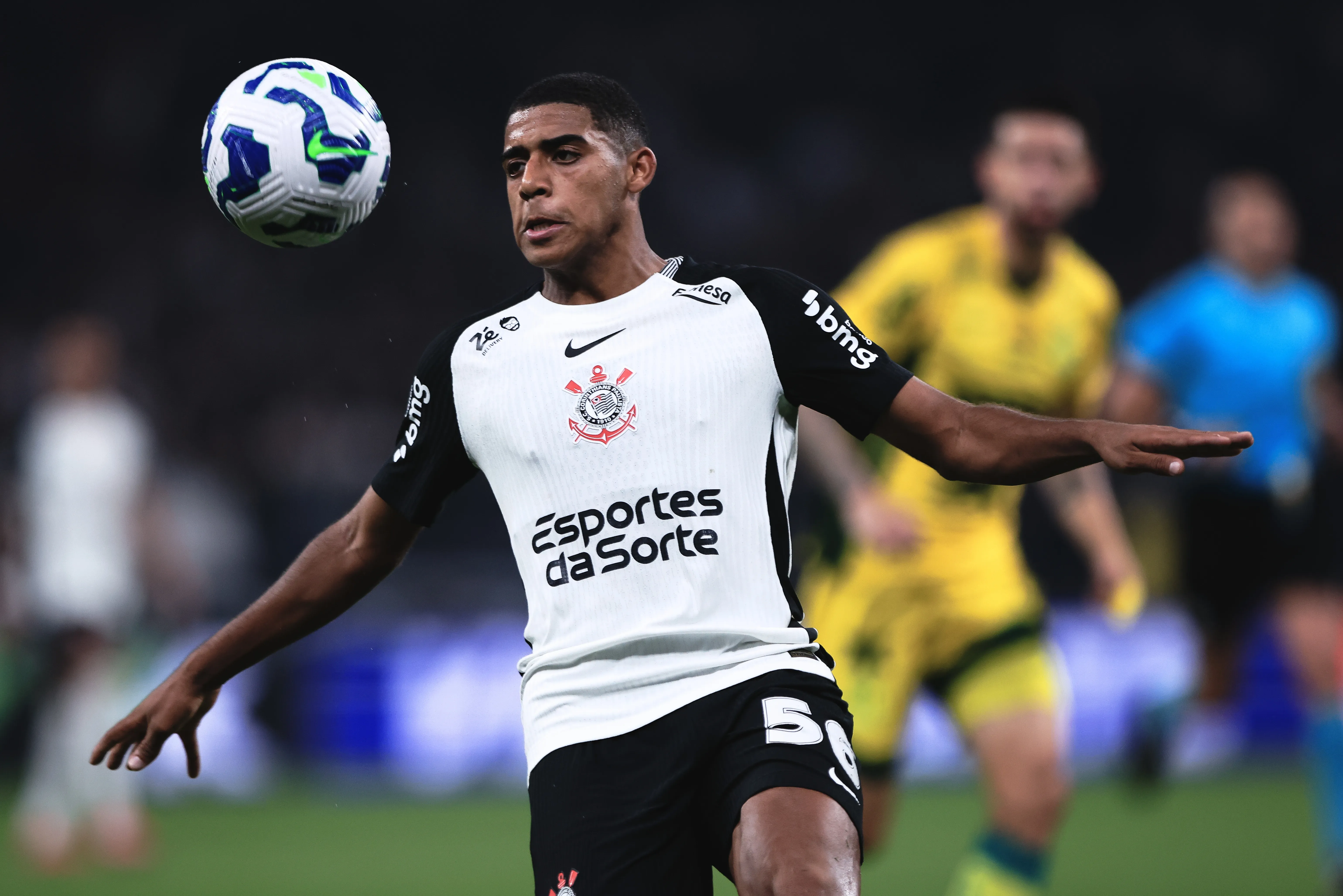 Gui Negão durante partida contra o Mirassol no Campeonato Brasileiro de 2025. Foto: Ettore Chiereguini/AGIF