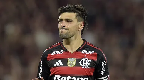Arrascaeta comemora gol marcado pelo Flamengo. (Photo by Dhavid Normando/Getty Images)