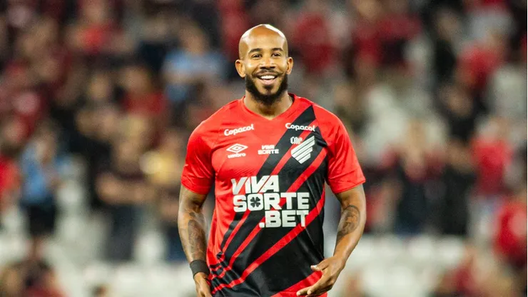 Patrick durante confronto entre Athletico-PR x Criciúma na Série B de 2025.