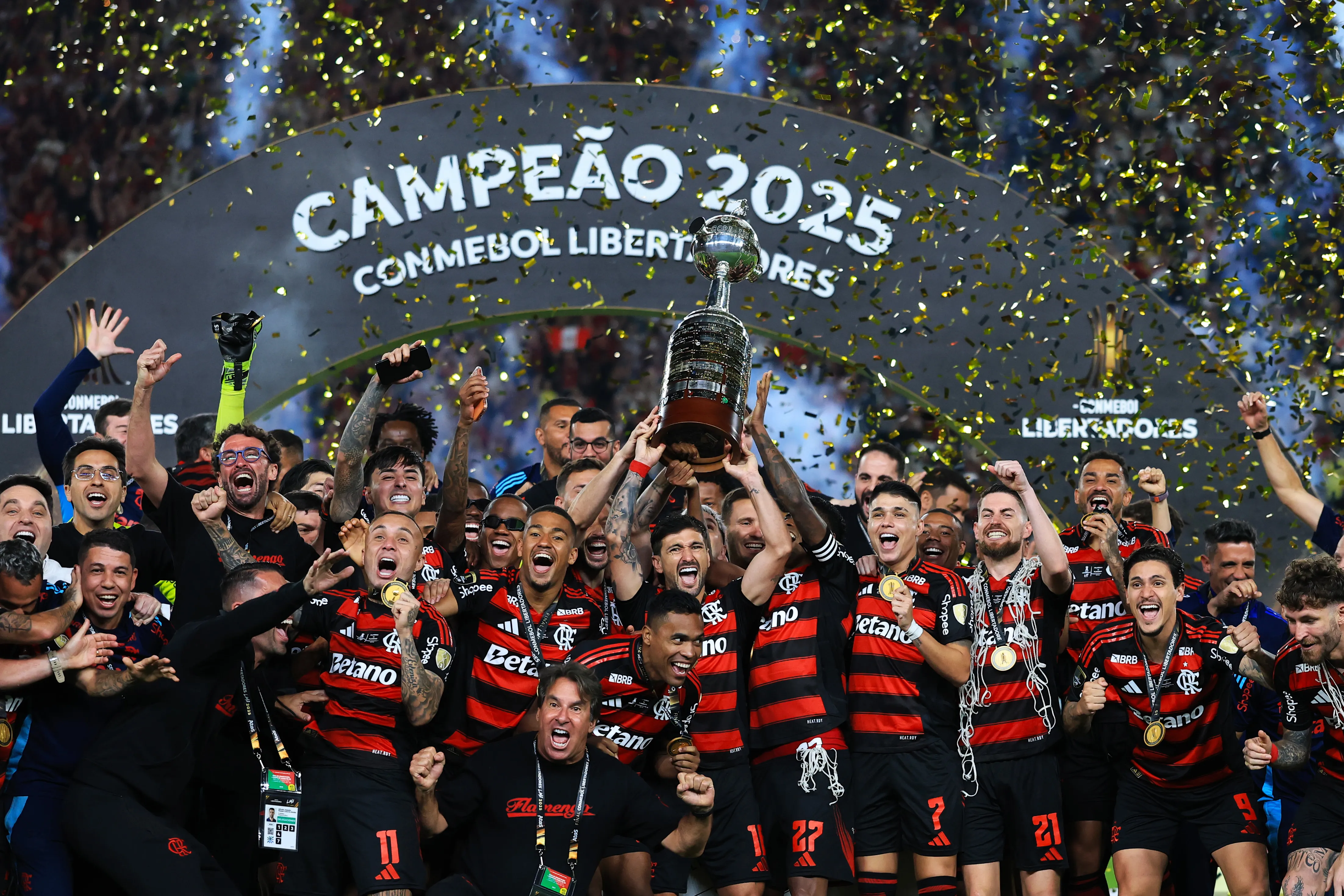 LIMA, PERU – NOVEMBER 29: Giorgian de Arrascaeta and Bruno Henrique of Flamengo lift the Champion’s trophy after winning the the 2025 Copa CONMEBOL Libertadores Final match between Palmeiras and Flamengo at Estadio Monumental on November 29, 2025 in Lima, Peru.  (Photo by Buda Mendes/Getty Images)