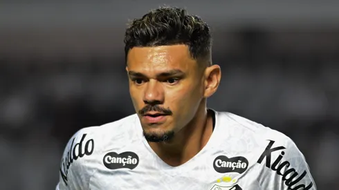 Tiquinho Soares jogador do Santos durante partida contra o Sao Paulo no estadio Vila Belmiro pelo campeonato Brasileiro A 2025. Foto: Jota Erre/AGIF
