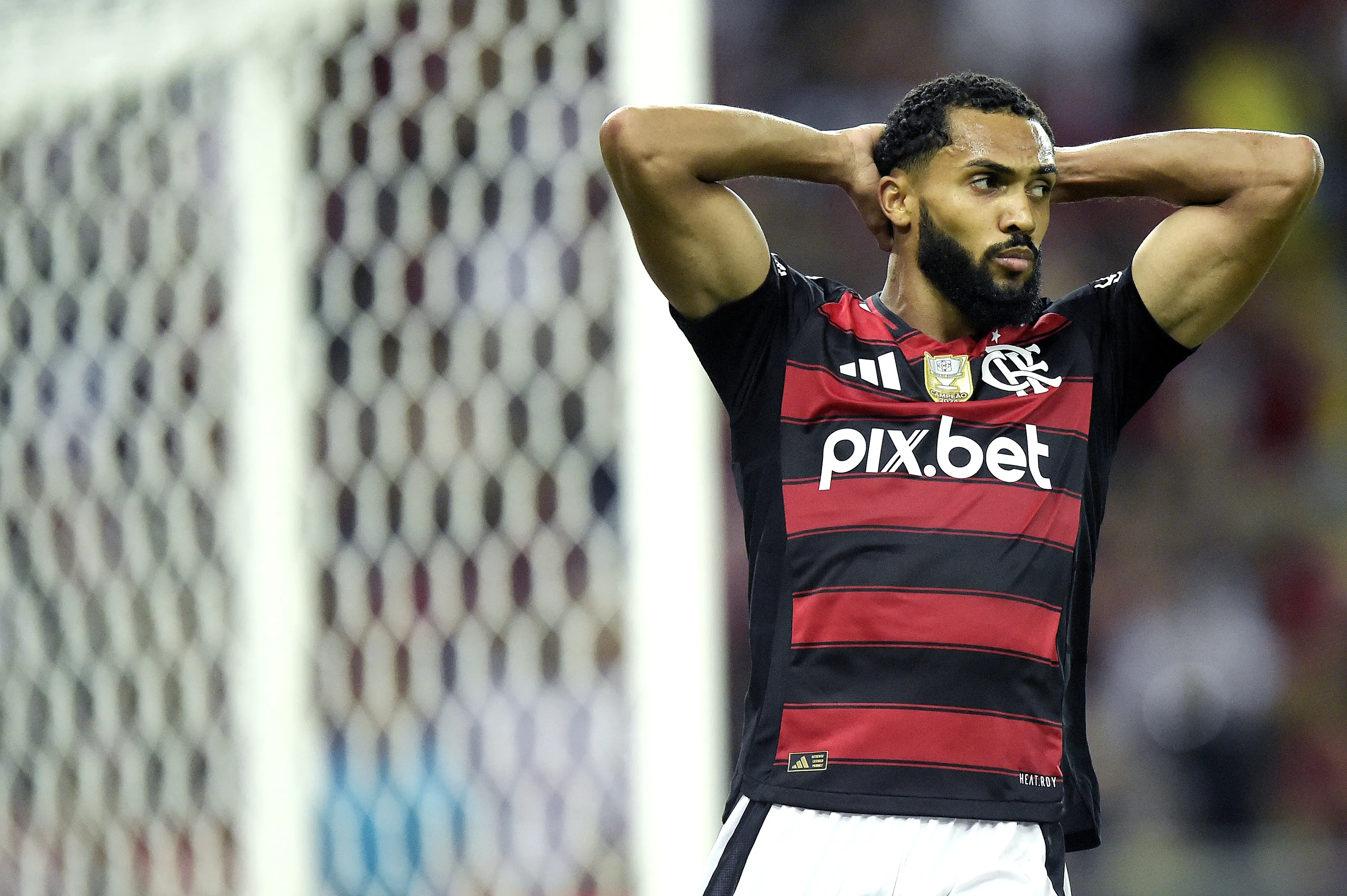 SP – RIO DE JANEIRO – 29/03/2025 – BRASILEIRO A 2025, FLAMENGO X INTERNACIONAL – Juninho jogador do Flamengo lamenta durante partida contra o Internacional no estadio Maracana pelo campeonato Brasileiro A 2025. Foto: Alexandre Loureiro/AGIF
