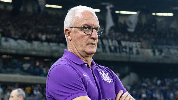 MG - BELO HORIZONTE - 10/12/2025 - COPA DO BRASIL 2025, CRUZEIRO X CORINTHIANS - Dorival Junior tecnico do Corinthians durante partida contra o Cruzeiro no estadio Mineirao pelo campeonato Copa Do Brasil 2025. Foto: Gilson Lobo/AGIF