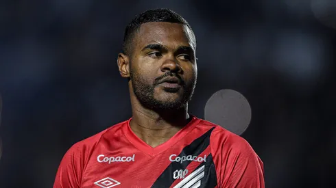 Nikão tem valores a receber do São Paulo.