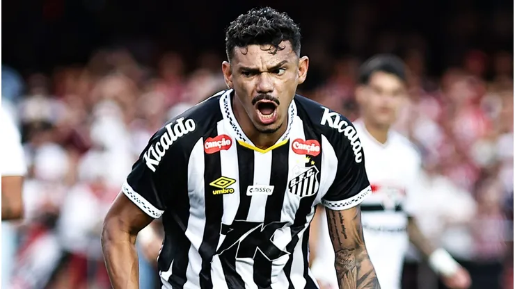 Tiquinho Soares está de saída do Santos