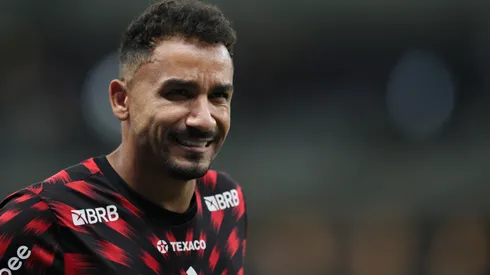 Danilo jogador do Flamengo durante aquecimento antes da partida contra o Cruzeiro no estadio Mineirao pelo campeonato Brasileiro A 2025. Foto: Gilson Lobo/AGIF