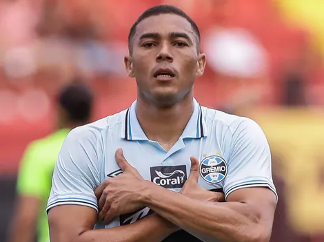 Sobis elogia temporada de Carlos Vinicius no Grêmio