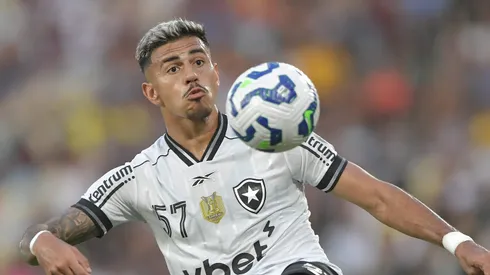 David Ricardo jogador do Botafogo durante partida contra o Fluminense no estadio Maracana pelo campeonato Brasileiro A 2025. Foto: Thiago Ribeiro/AGIF